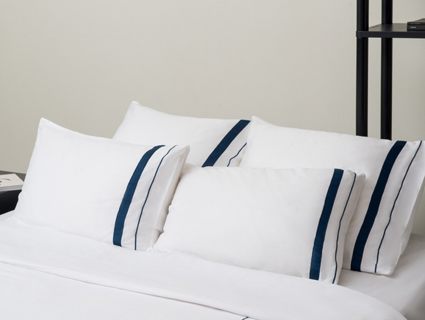 Наволочка Tkano Essential белая с темно-синим кантом 2 шт. 70х70